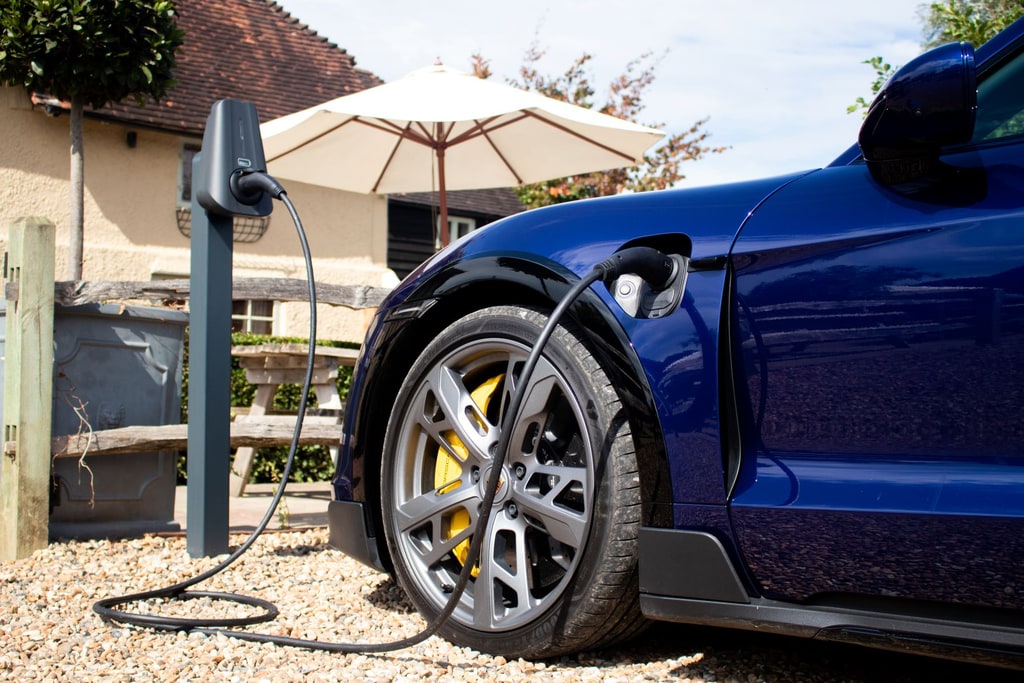 Post mounted EV Charger with attached cable